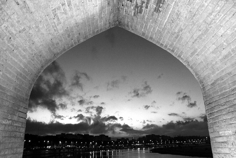 800px-View_from_Khaju_Bridge