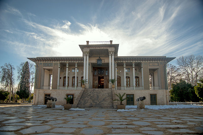 Royal_Palace_of_Afif-Abad_Garden_in_Shiraz,_Persia,_2013