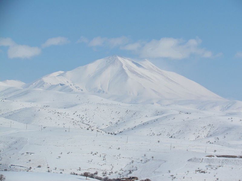 800px-Mount-Sahand