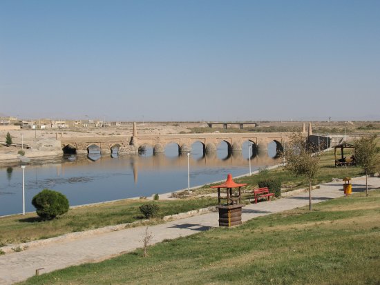 varzaneh-bridge
