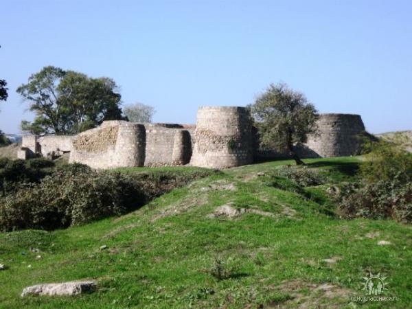 قلعه روستاوی Rustavi Castle