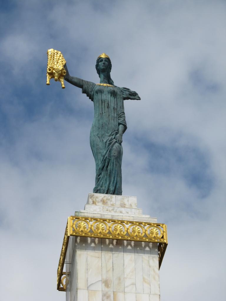 مجسمه مدیا Medea statue